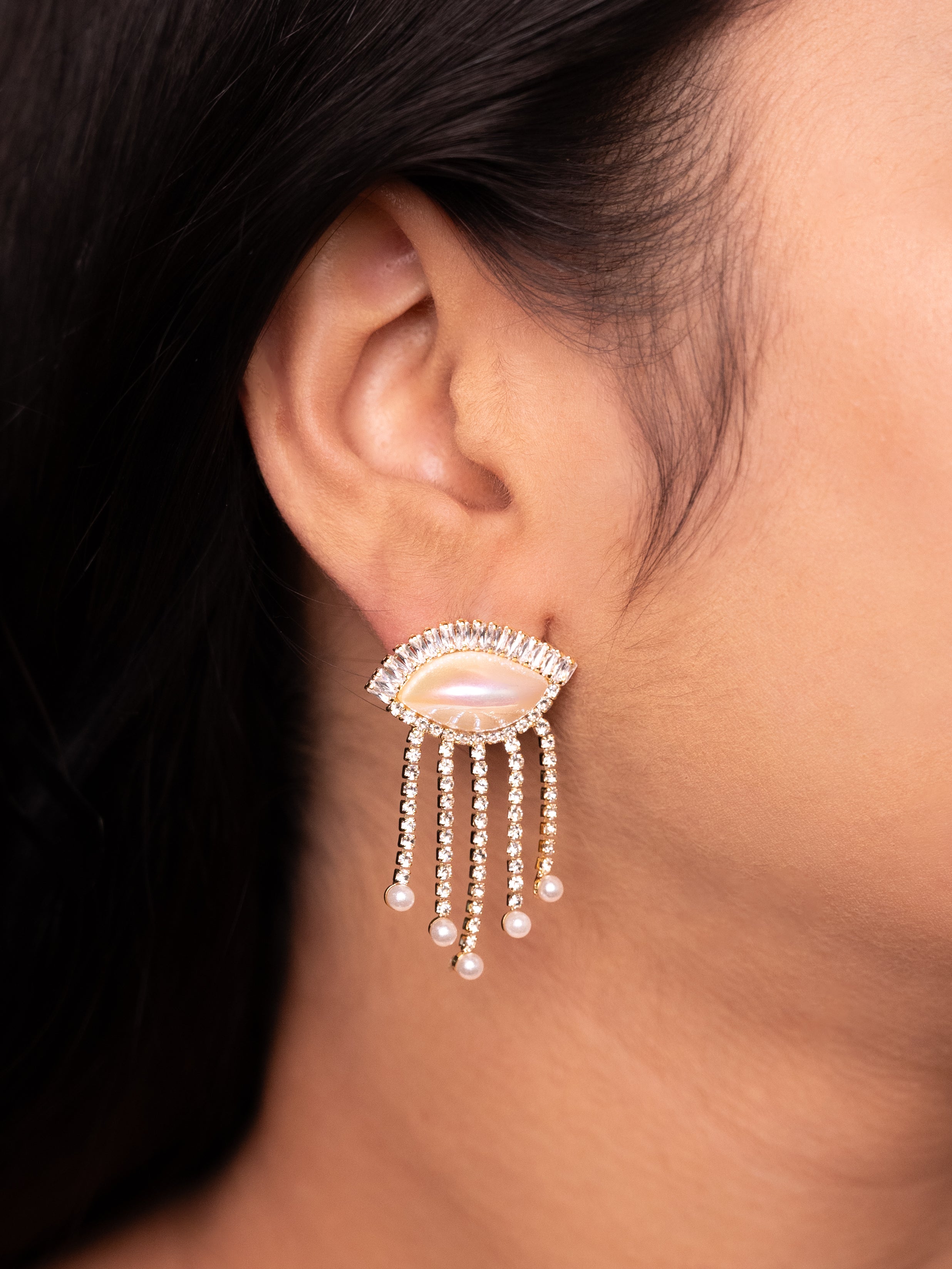 Drama Eye Drop Dangler