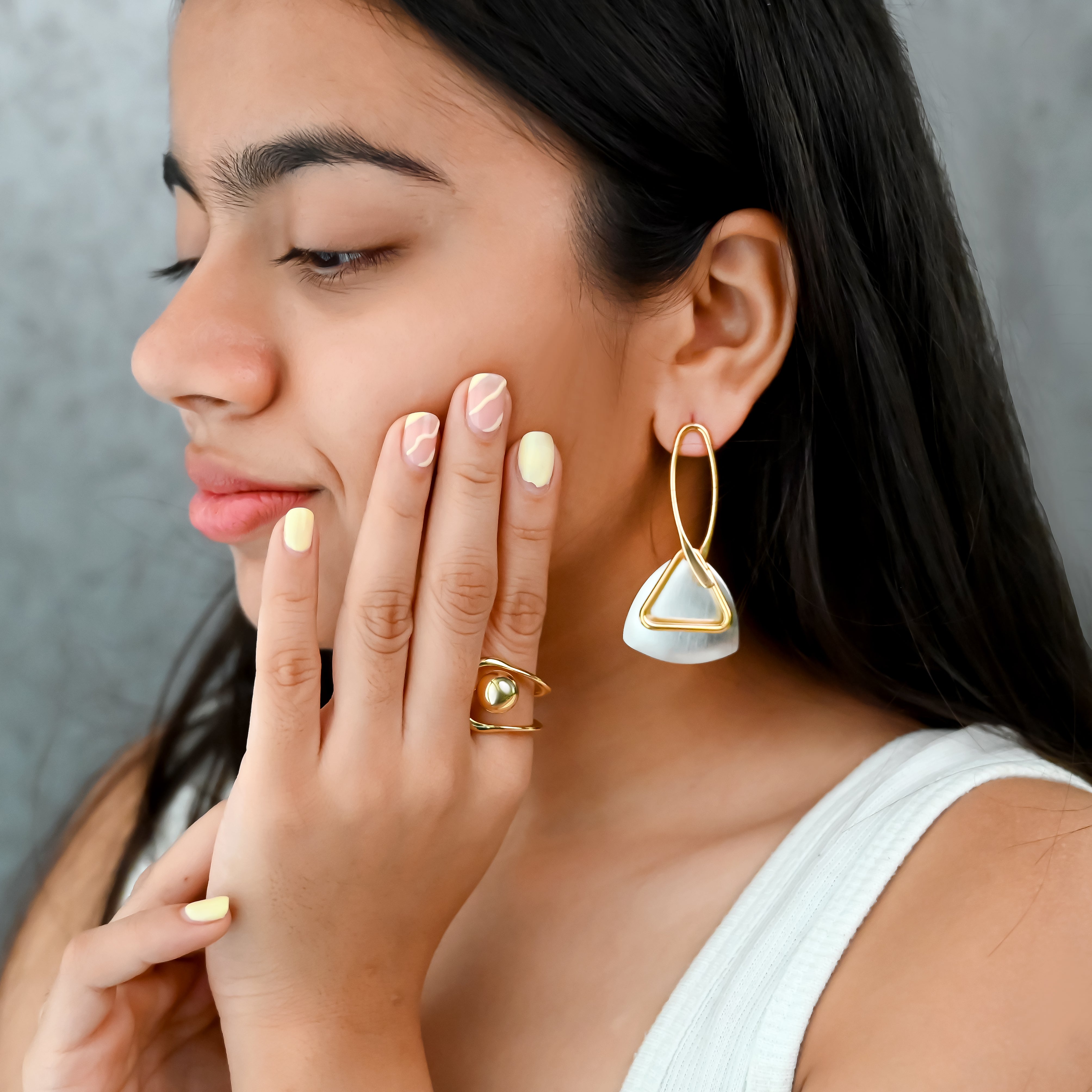 Geometric Two-Tone Drop