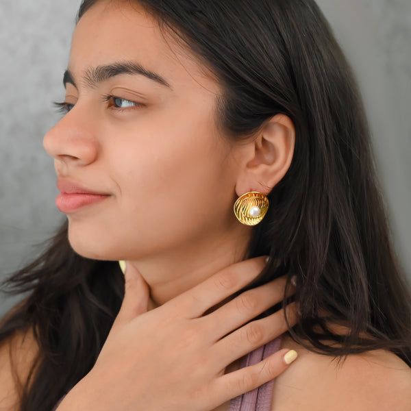 Gold & Pearl Stud