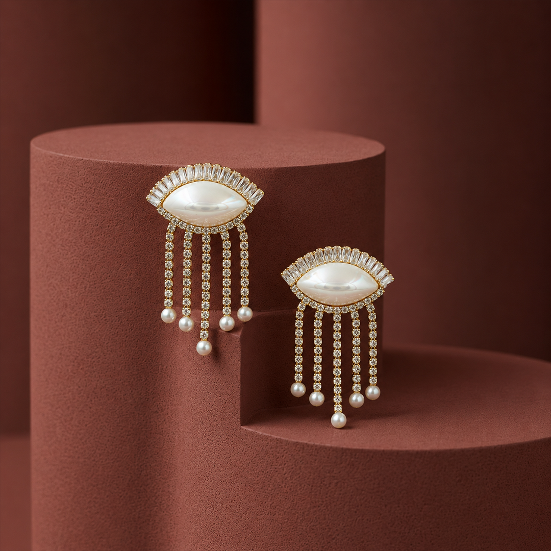 Glimmer Eye Fringe Studs