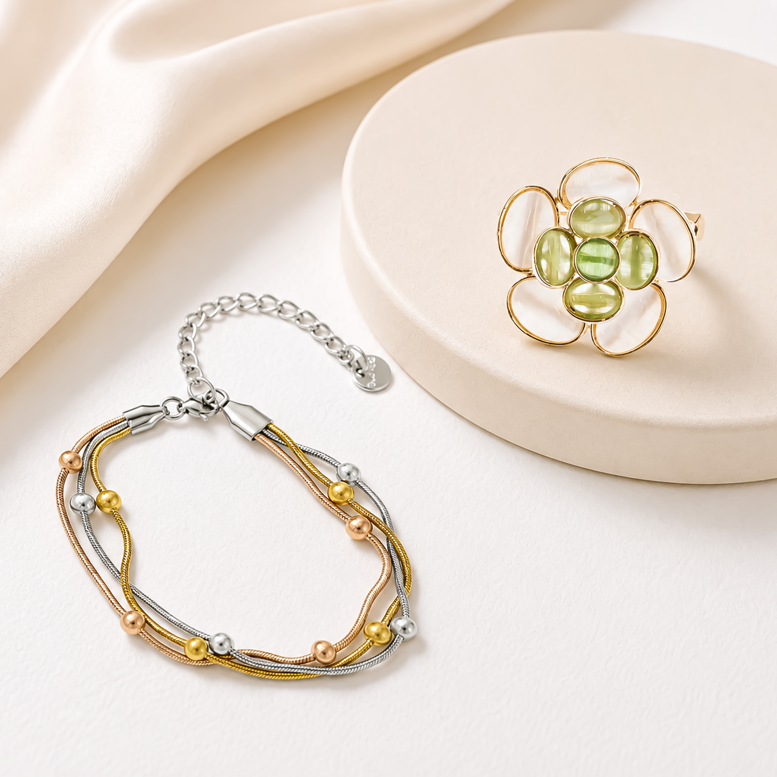 Green Floral Hair Brooch & Tricolor Bracelet